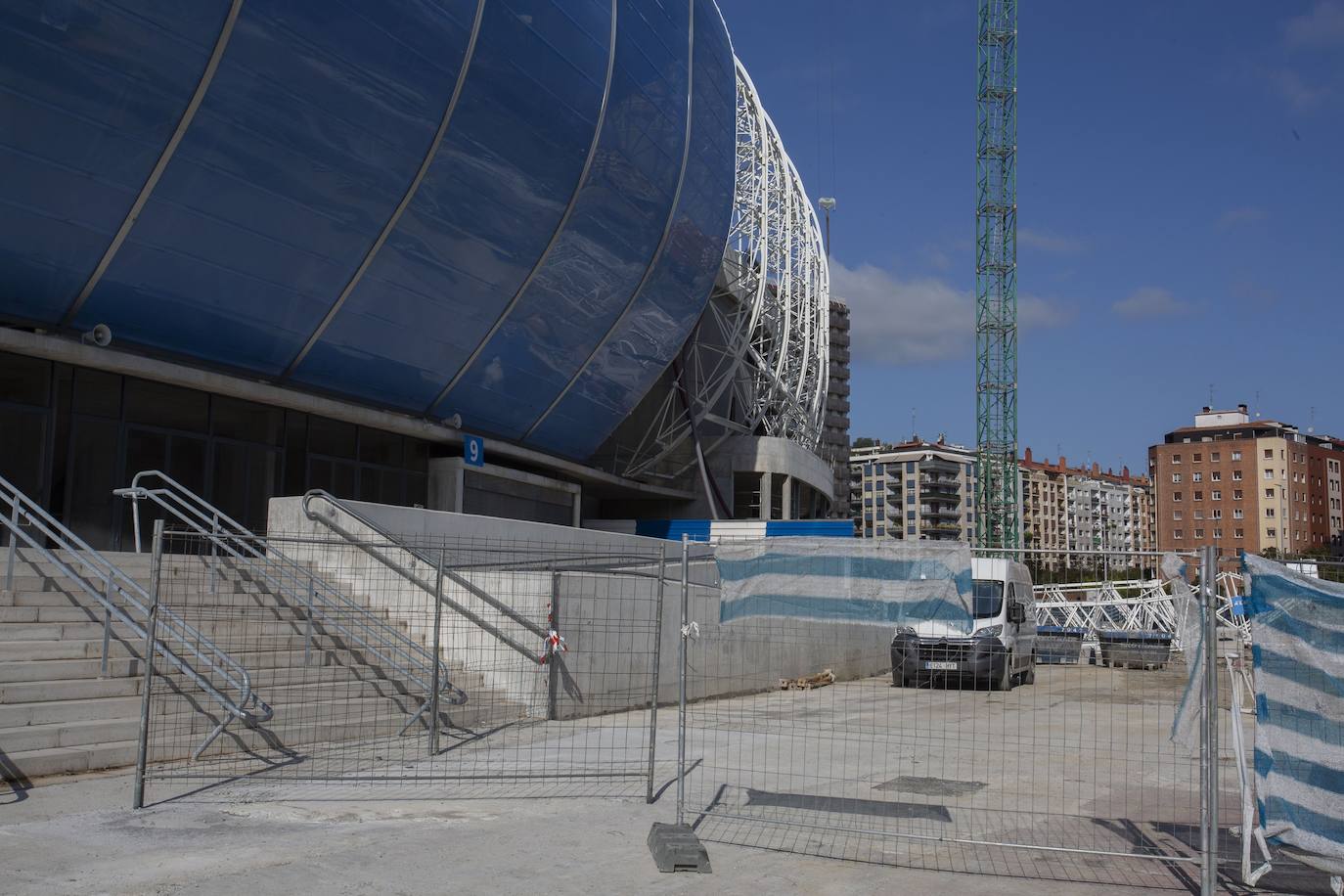 Los nuevos asientos llegan al estadio de Anoeta