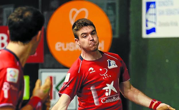 Aimar Olaizola empieza atrás y termina delante