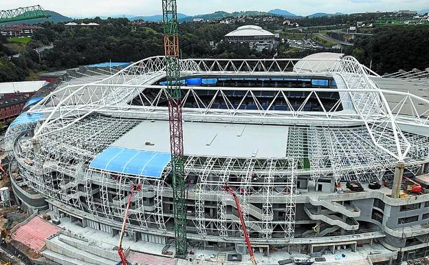 La envolvente azul de la nueva grada norte, a escena