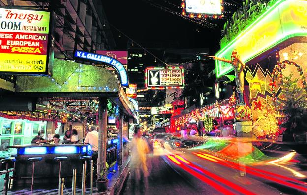 Patpong, el barrio de Bangkok donde descansaban militares estadounidenses
