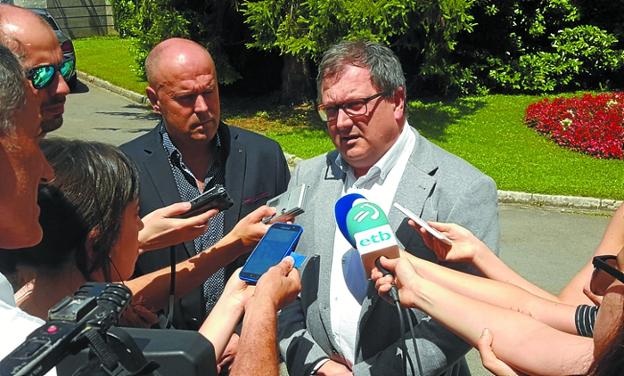 Las cinco dimisiones en la cúpula de Osakidetza tras el escándalo de la OPE