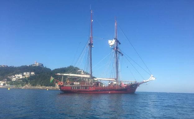 El barco escuela 'Atyla' visita San Sebastián