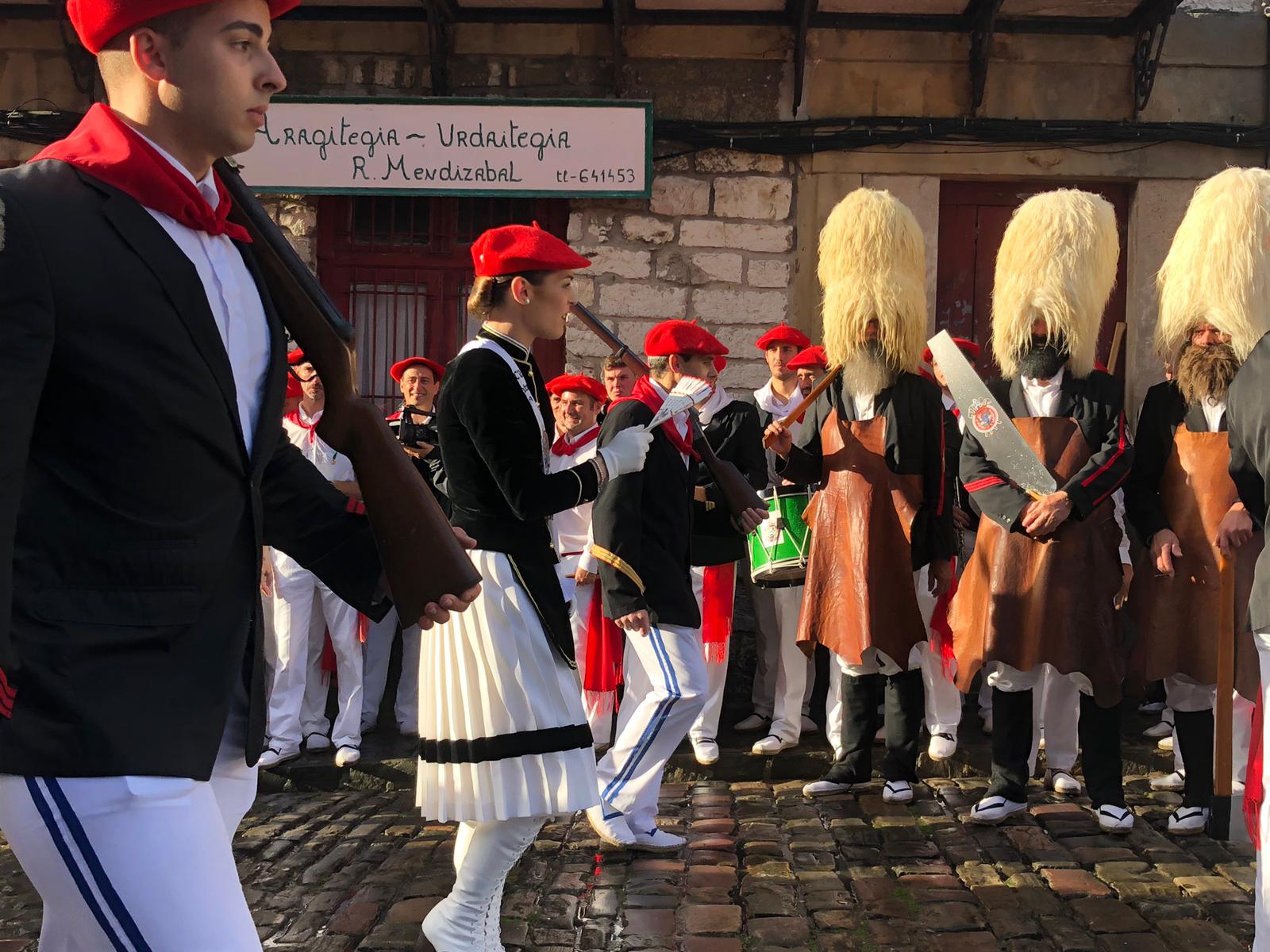 Hondarribia se vuelca con el Alarde