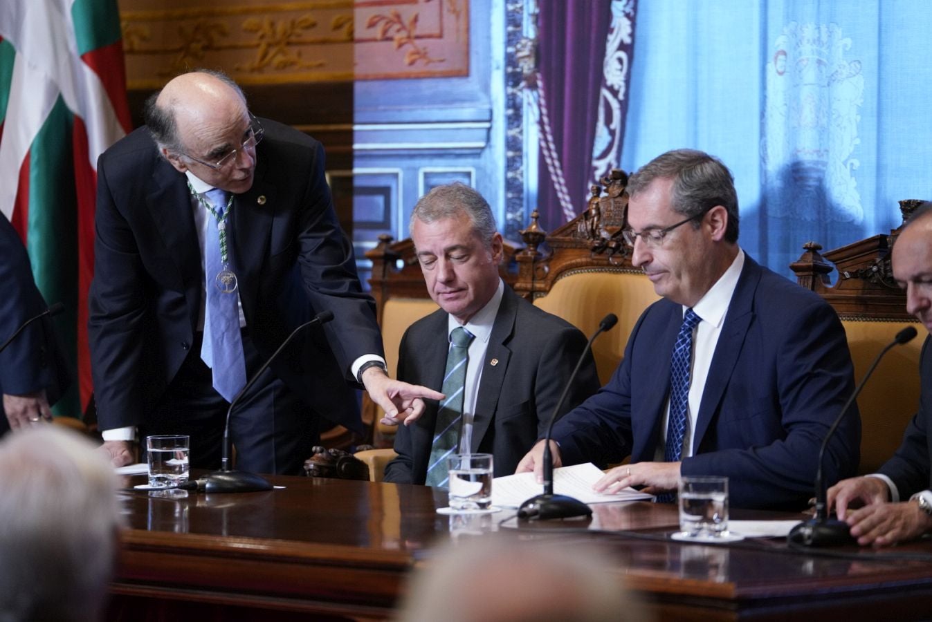 Euskaltzaindia cierra en Donostia su centenario