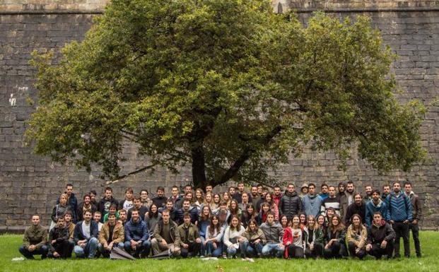 Jóvenes del Alarde tradicional de Hondarribia afirman que las mujeres «tienen todo el derecho» a participar en el desfile como soldados