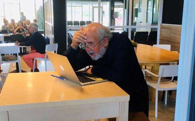 Michael Mayor recibe la noticia de su Premio Nobel de Física en San Sebastián