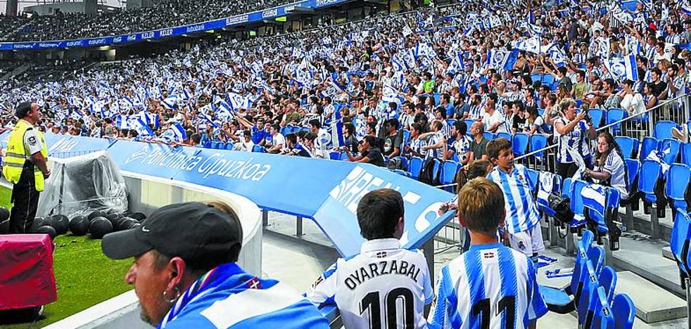 La grada de Anoeta arranca en plena forma