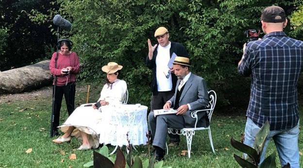 Teatro al aire libre en el parque