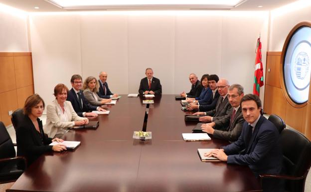 Gipuzkoa prevé cerrar el año con una recaudación de 5.002 millones, 28 más de lo previsto