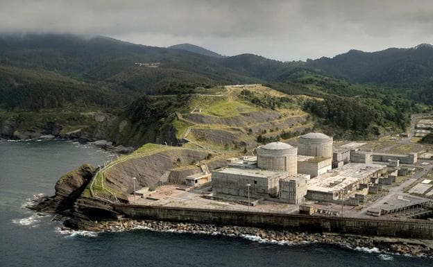 El Gobierno traspasa a Euskadi los terrenos de la central nuclear de Lemoiz