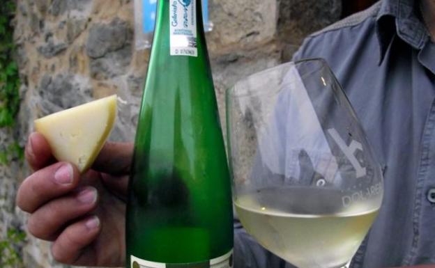 Queso Idiazabal y txakoli de Getaria para aplacar a Trump