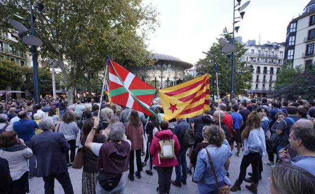 Gure Esku Dago se moviliza en Donostia «contra la criminalización del referéndum»