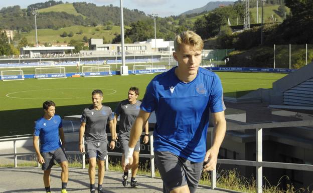 Oyarzabal y Odegaard entrenan aparte a menor ritmo para recuperar fuerzas