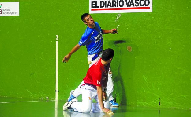 Altuzarra deja mudo al frontón con un voleón a la chapa