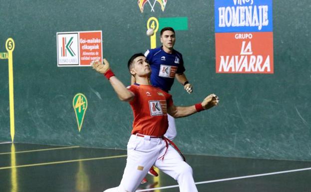 Víctor se estrella contra la chapa y ante un serio Pello Etxeberria