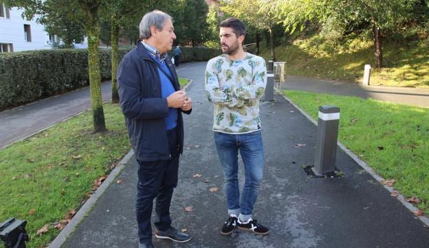 En Gain Gainean. García y Olazabal presentaron el tema del calendario municipal de 2020./F. PORTU