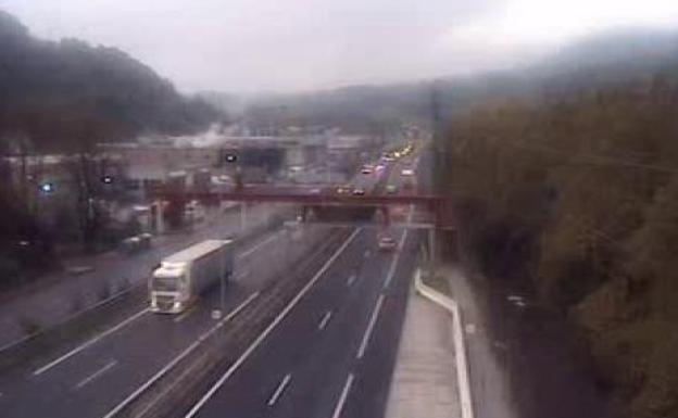 El tráfico vuelve la normalidad en la N-I en Aduna y en la AP-8 en Mendaro