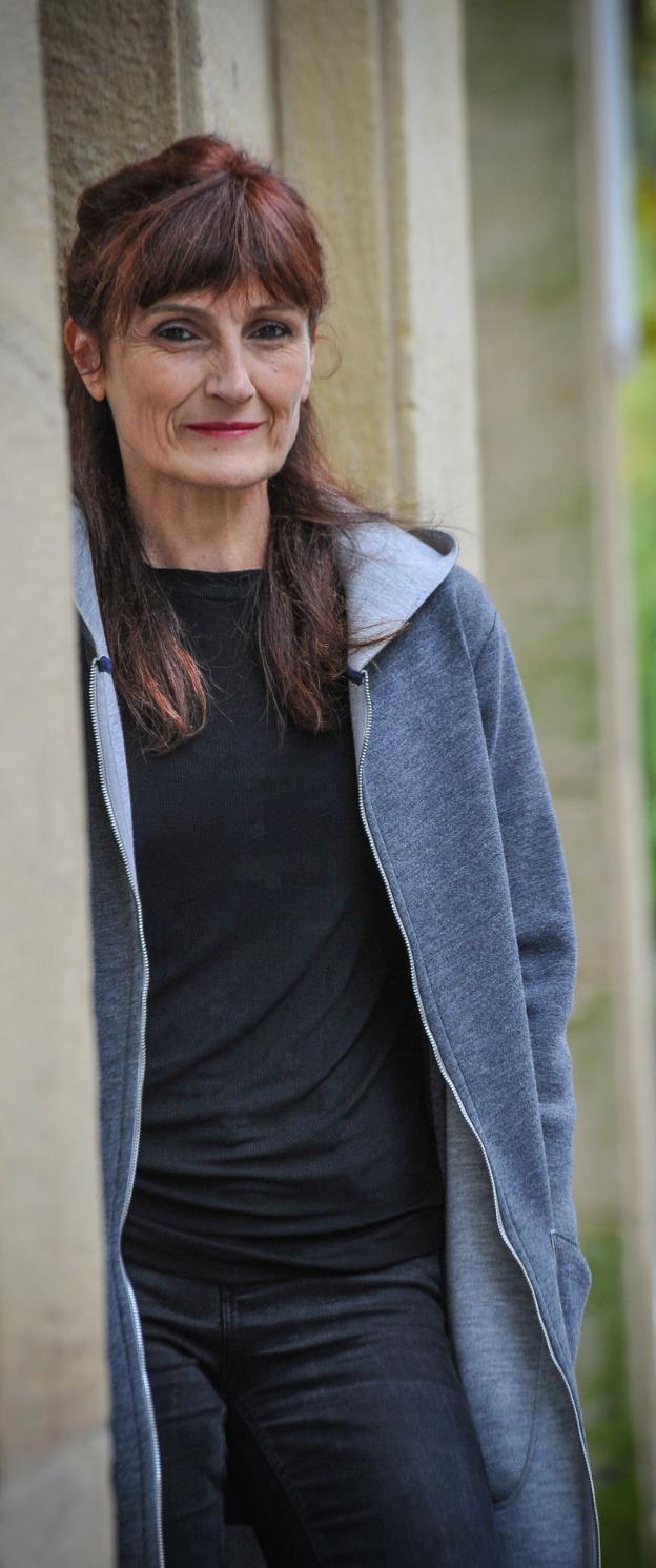 Agurtzane Intxaurraga (Hika Teatroa taldearen sortzaile eta zuzendaria): «Dantza beti izan dut bidelagun, eragin handia izan du nire lanean»