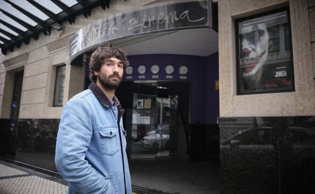 «Vi que no reaccionaba y salí corriendo del cine a por el desfibrilador que había visto en el polideportivo»