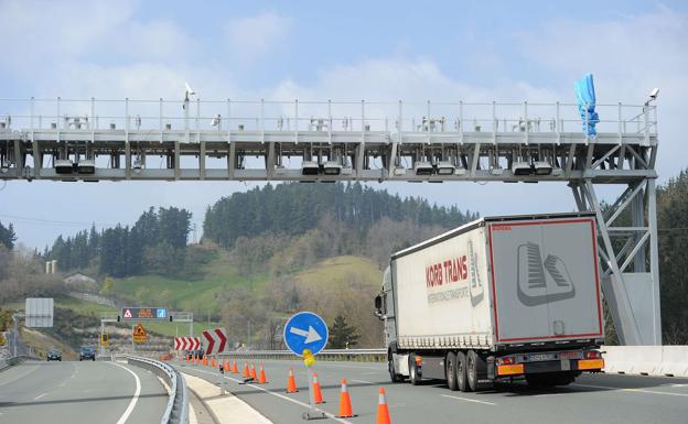 Toma fuerza la idea de que el peaje de camiones financie el transporte público