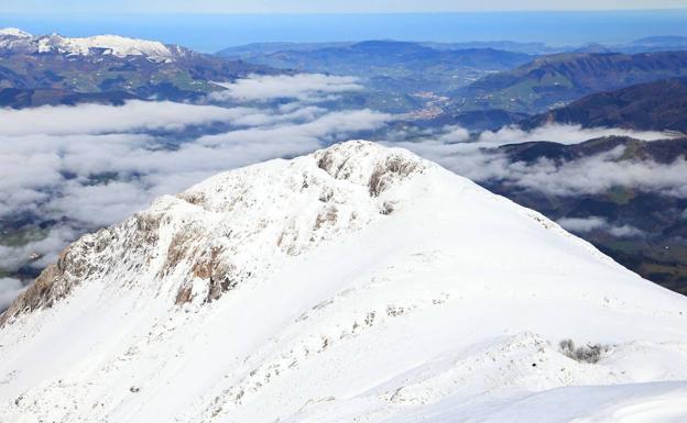 Las cumbres de Gipuzkoa recibirán esta noche los primeros copos de nieve de la temporada - Diario Vasco