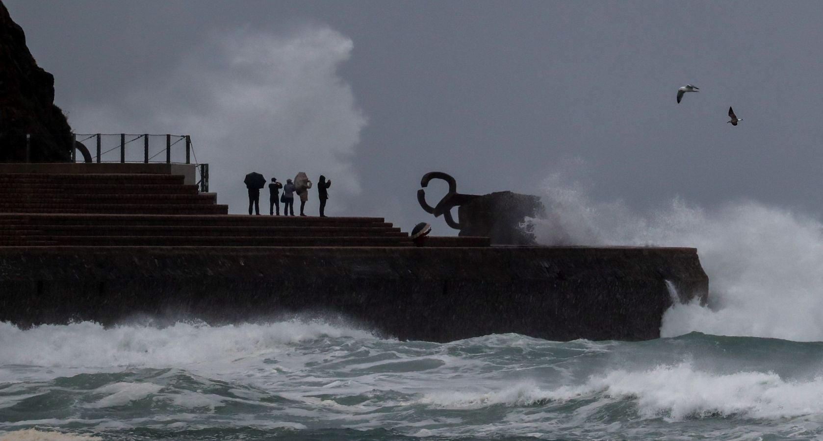 Temporal de olas la costa guipuzcoana
