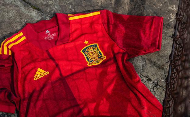 España presenta su camiseta para disputar la Eurocopa 2020