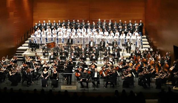 El Orfeón Donostiarra homenajea a socios y amigos en el Kursaal