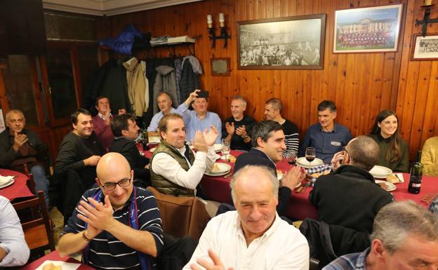 Los técnicos del Eibar, Alavés, Athletic y Osasuna en la cena de la Peña Mandiola