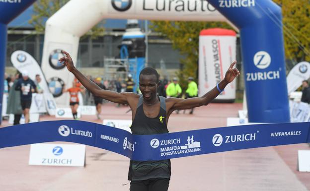 Collins Kipkirir da a Kenia la quinta txapela consecutiva