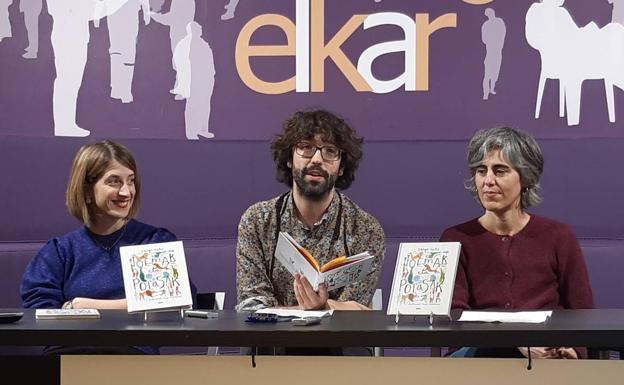 «Dibertitzeko eta jolasteko gogoa» duten irakurleei zuzendutako liburu jostalaria