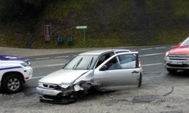 Un conductor fugado tiene un accidente en Idiazabal y da positivo en drogas