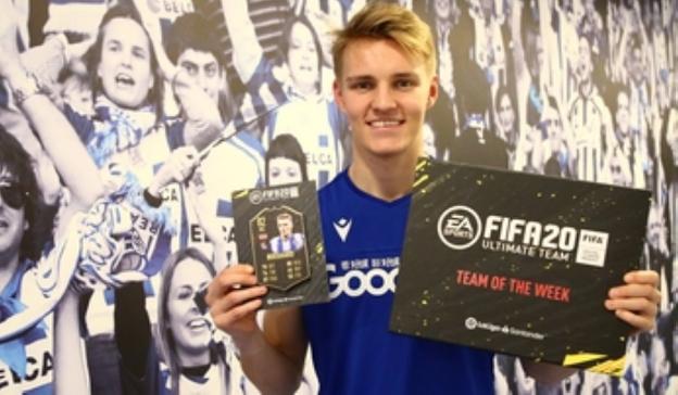 Odegaard recibe el premio del Fifa20