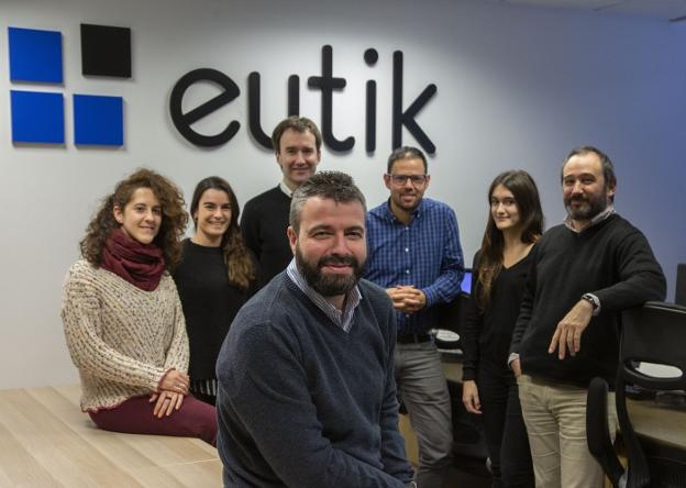 Mikel Lasa: «Dejé un trabajo estable y le dije a mi mujer 'agárrate que vienen curvas'»