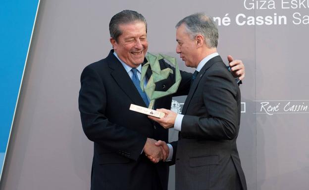 Urkullu anima a seguir el ejemplo de Mayor Zaragoza ante «al auge de la extrema derecha o el unilateralismo»