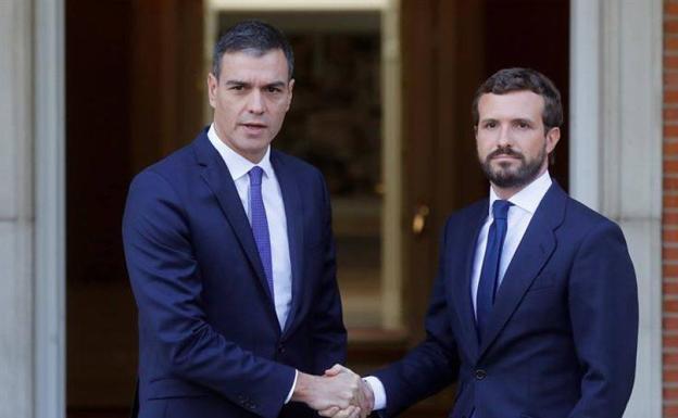 Casado acudirá el lunes a las 9:30 a la cita con Sánchez sin margen para cambiar su no a la investidura