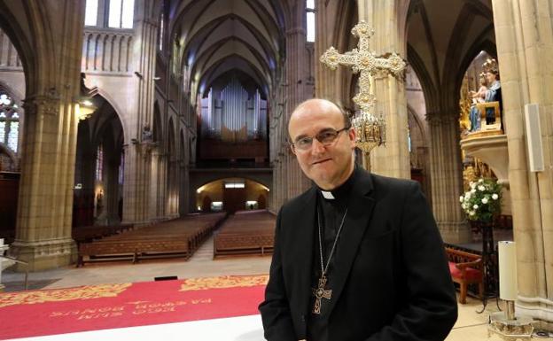 Munilla ofrece al sector crítico entrar en los consejos representativos