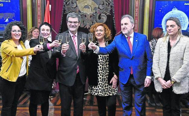 Raquel González evita ahora brindar con Bildu porque «hay imágenes que duelen»