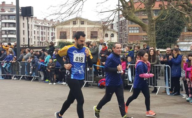 Roger Torrent, presidente del Parlamento de Cataluña, en la San Silvestre de Zumaia