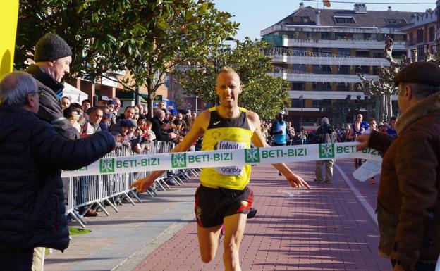 San Silvestre Beasain: El leonés Sergio Sánchez derrota al pelotón africano