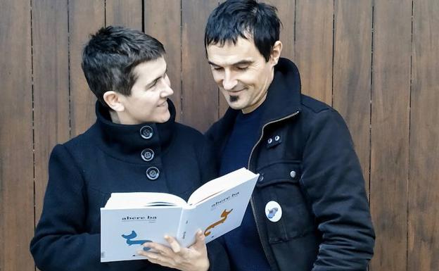 Bi sortzaile, 101 palindromo ilustratu eta piztegi bat