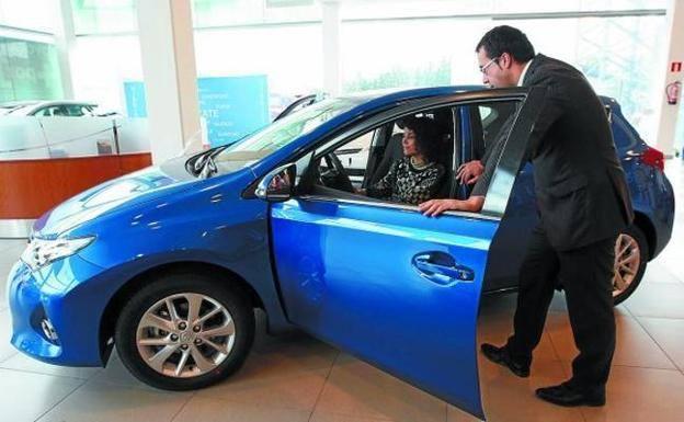 Las ventas de coches caen por primera vez en Gipuzkoa desde 2012, pero de forma moderada