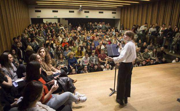 Los jóvenes siguen empeñados en buscar solución al Alarde de Hondarribia