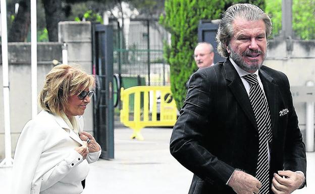 María Teresa Campos desvela en '¡Hola!' que Bigote Arrocet rompió con ella por 'whatsapp'