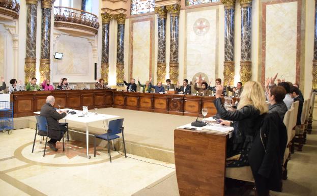 El Pleno ratifica la concesión del Tambor de Oro y de las Medallas al Mérito Ciudadano