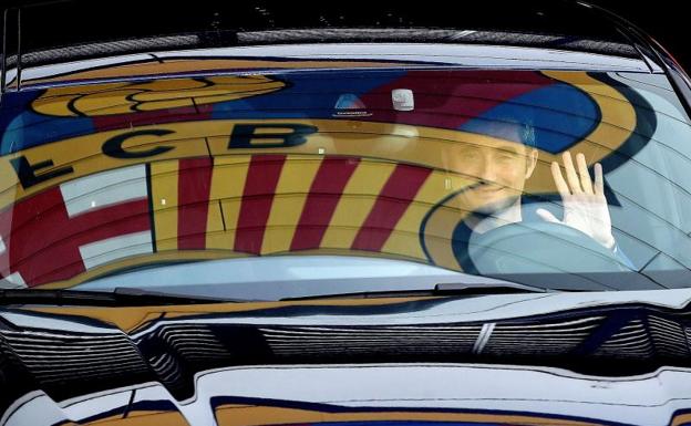 Ernesto Valverde, on his way out of the Sports City of Sant Joan Despí.