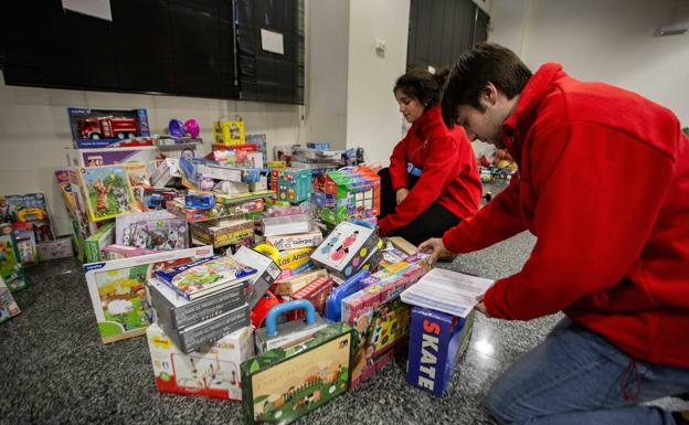Cruz Roja Gipuzkoa reparte 4.572 juguetes nuevos a 1.673 niños en Navidad