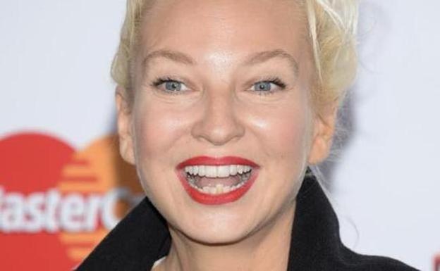 La cantante Australiana Sia, madre adoptiva