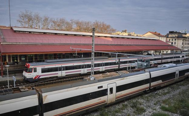 Odón Elorza dice que Adif estudiará la propuesta de un tren transfronterizo