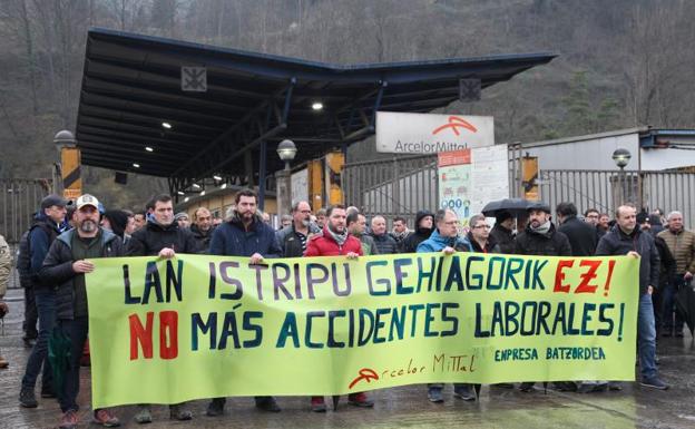 El comité de empresa de Arcelor Mittal Olaberria hace un paro de 24 horas en denuncia del último accidente laboral mortal